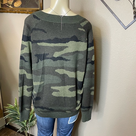 💚Great USED Condition John + Jenn wool V Neck Top - Picture 5 of 8